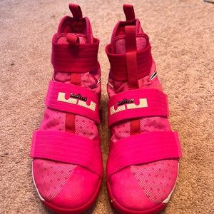 Lebron basketball shoes